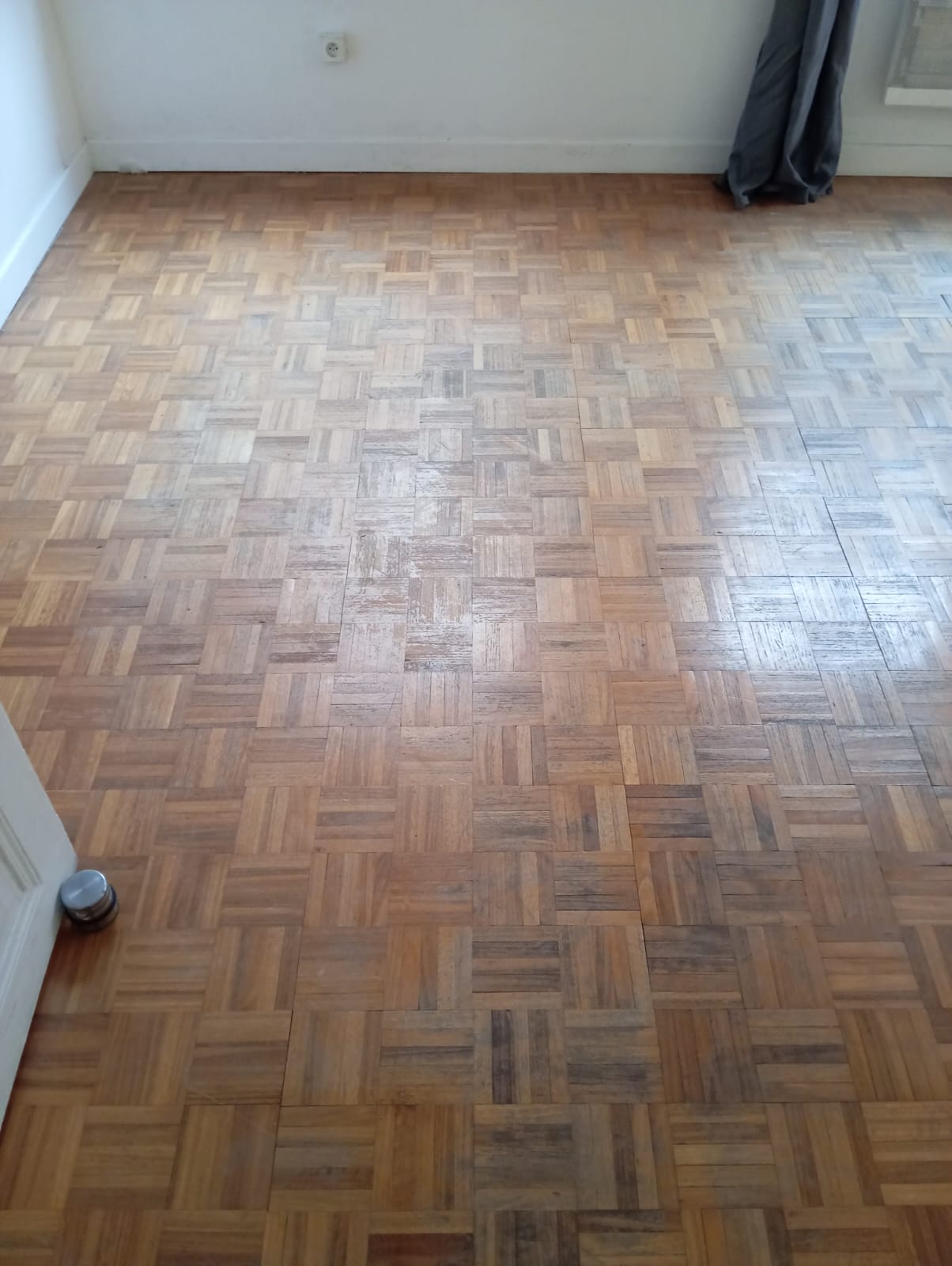 Chambre avant démolition - Vue d'ensemble du parquet