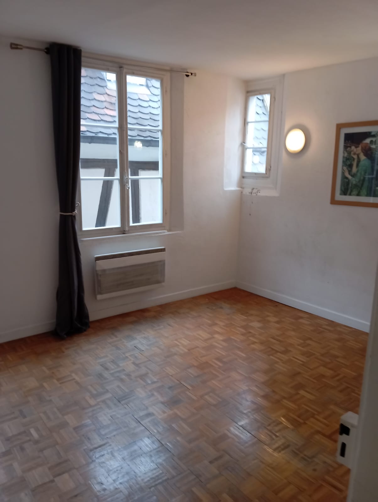 Salon avant démolition - Vue d'ensemble avec parquet et fenêtres