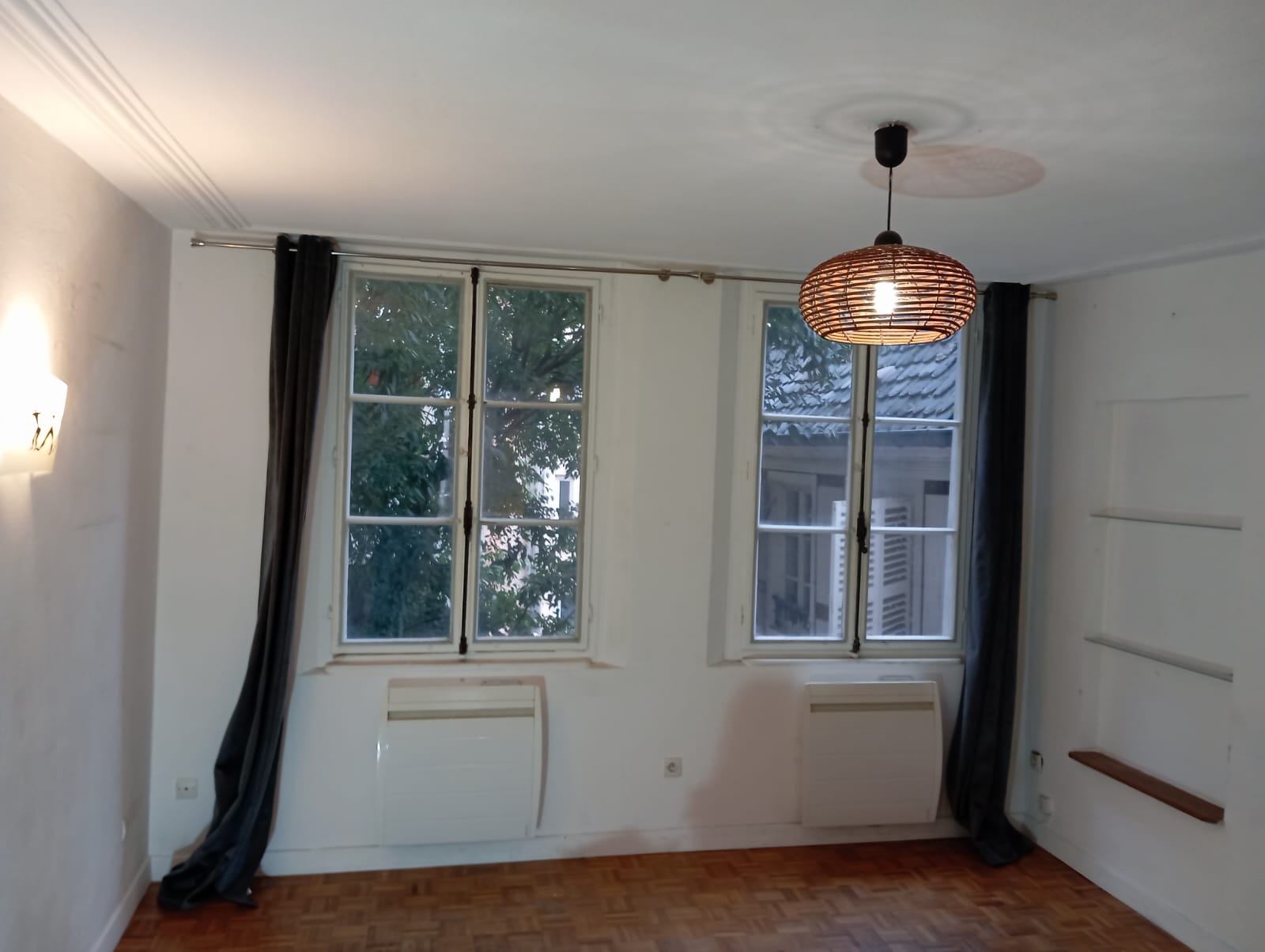 Salon avant démolition - Autre angle avec éclairage naturel